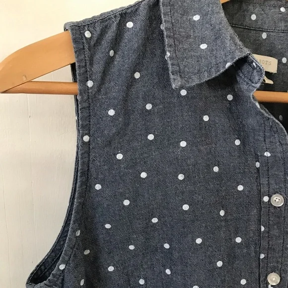 Talbots denim polka dot sleeveless button up blouse - Picture 3 of 9